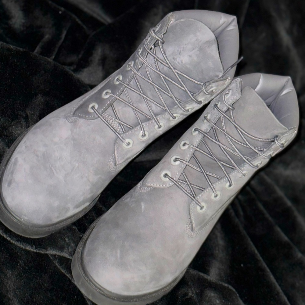 Timberland boots in gray suede